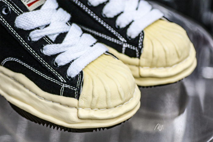 MaisOn Margiel@ Yasuhir0 gum-rubber sole black sneakers