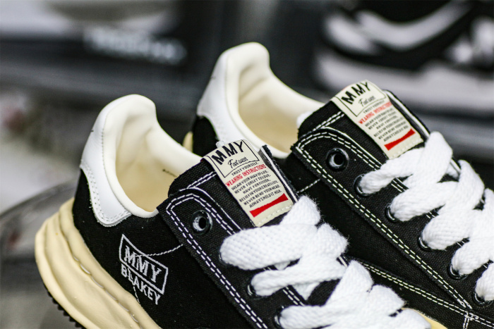 MaisOn Margiel@ Yasuhir0 gum-rubber sole black sneakers