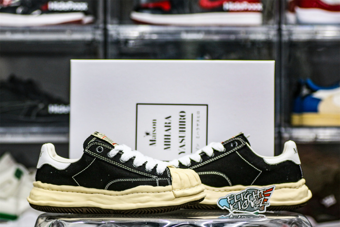 MaisOn Margiel@ Yasuhir0 gum-rubber sole black sneakers
