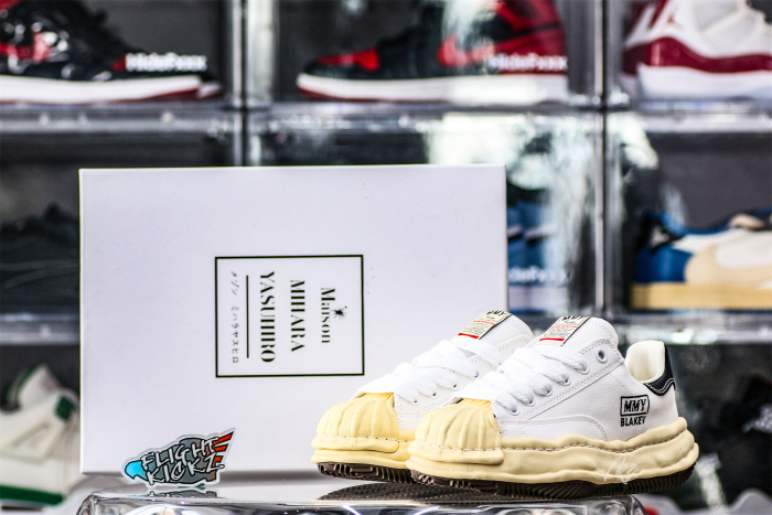 MaisOn Margiel@ Yasuhir0 chunky rubber sole white sneakers