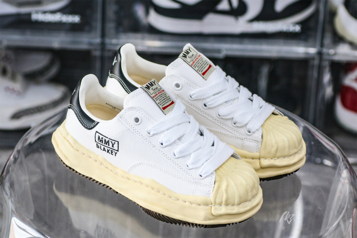 MaisOn Margiel@ Yasuhir0 chunky rubber sole white sneakers