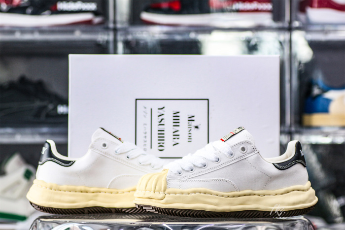 MaisOn Margiel@ Yasuhir0 chunky rubber sole white sneakers