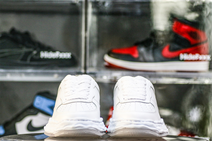 MaisOn Margiel@ Yasuhir0 perforated-detail low-top sneakers