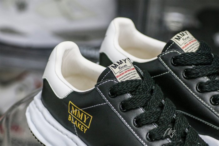 MaisOn Margiel@ Yasuhir0 Blakey logo-patch sneakers