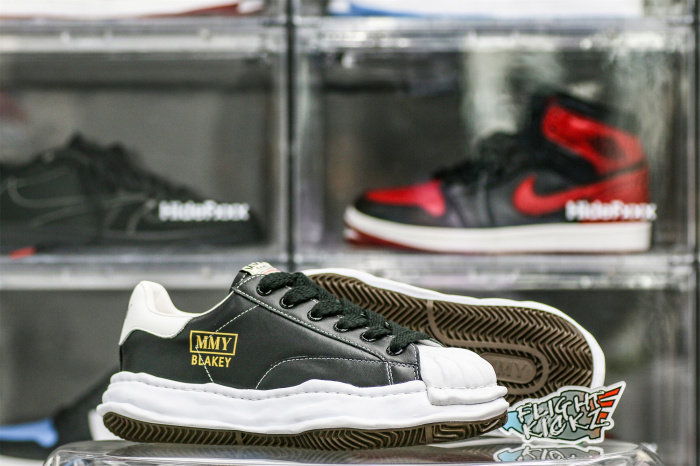 MaisOn Margiel@ Yasuhir0 Blakey logo-patch sneakers