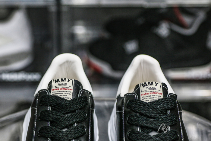 MaisOn Margiel@ Yasuhir0 Blakey logo-patch sneakers