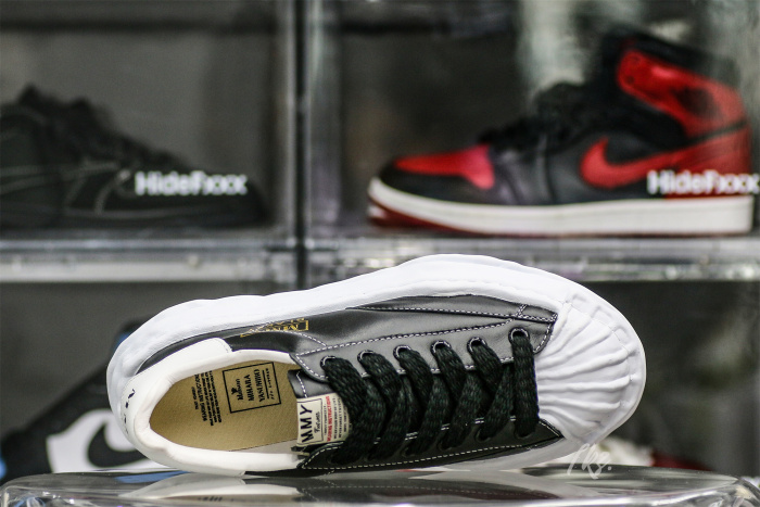 MaisOn Margiel@ Yasuhir0 Blakey logo-patch sneakers