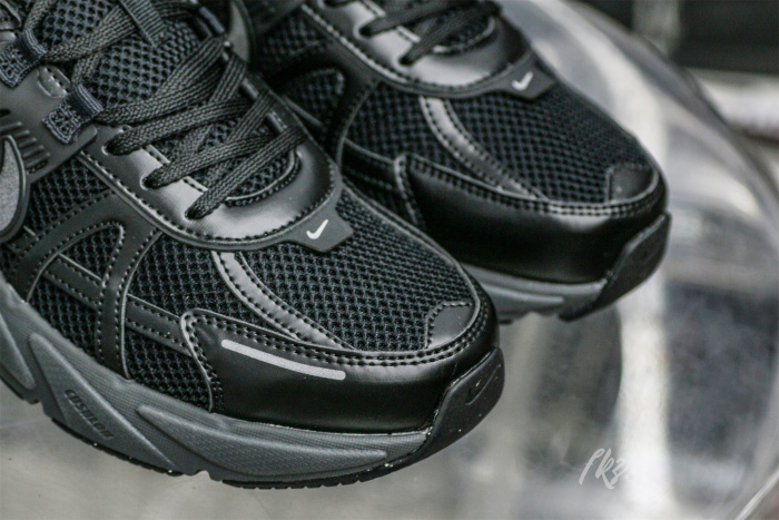 Nike V2K Run Black Dark Smoke Grey