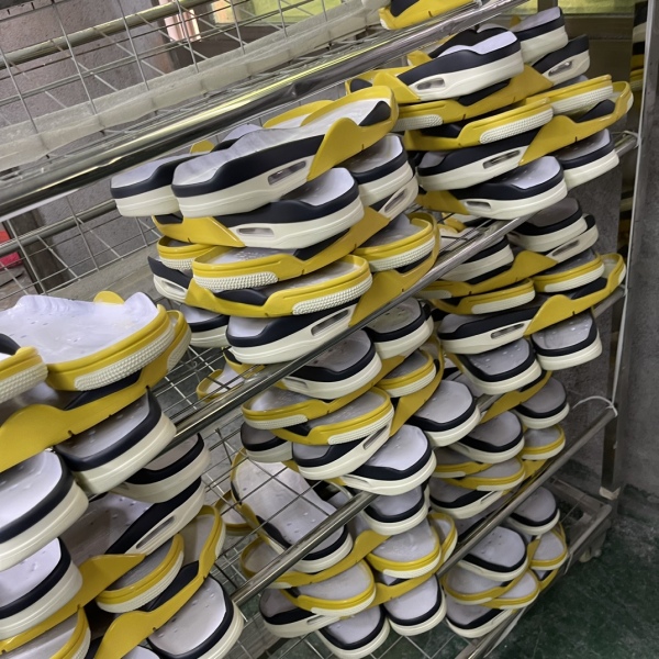 Air Jordan 4 “Vivid Sulfur” 2024（A1）