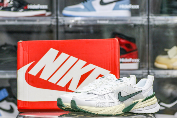 Nike V2K Run Fir