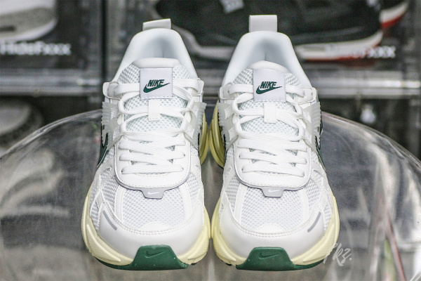 Nike V2K Run Fir