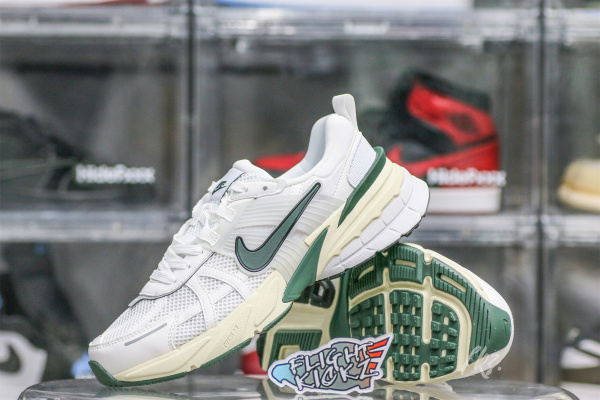 Nike V2K Run Fir