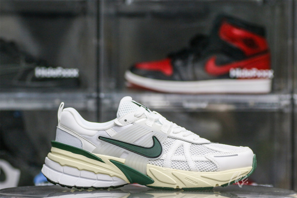 Nike V2K Run Fir