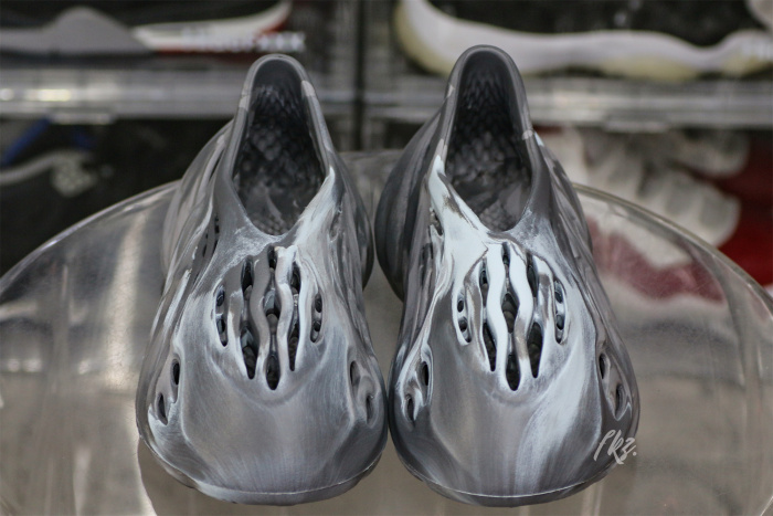 Adidas YEEZY FOAM RUNNER  Mx Granite  灰色