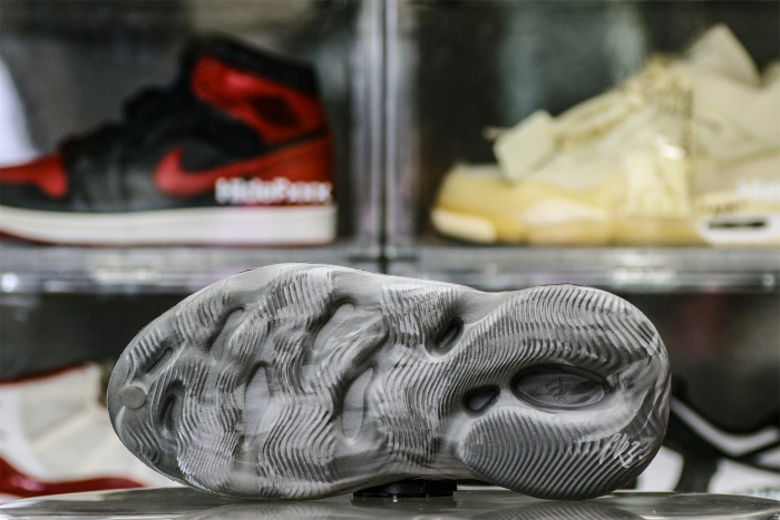 Adidas YEEZY FOAM RUNNER  Mx Granite  灰色