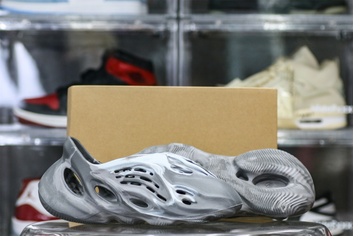 Adidas YEEZY FOAM RUNNER  Mx Granite  灰色