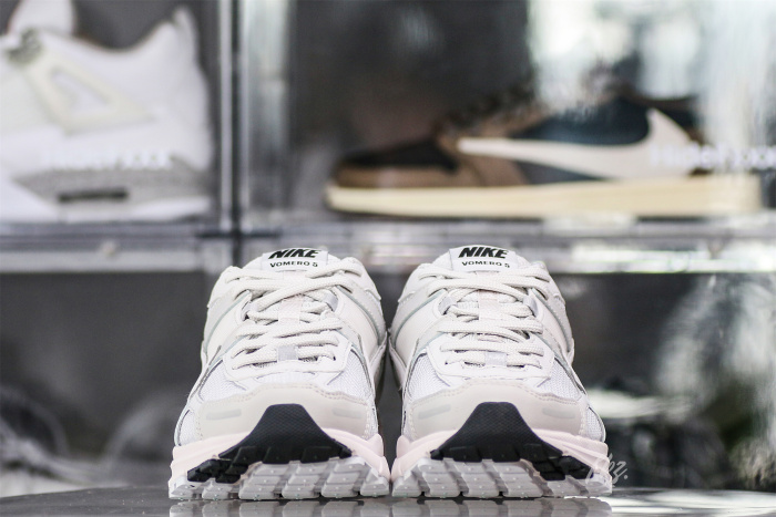 Nike Air Zoom Vomero 5 'Vast Grey'  2023