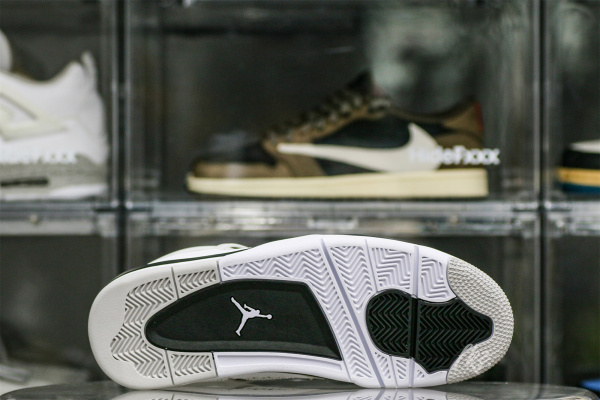 Jordan 4 Retro Military Black（A1）