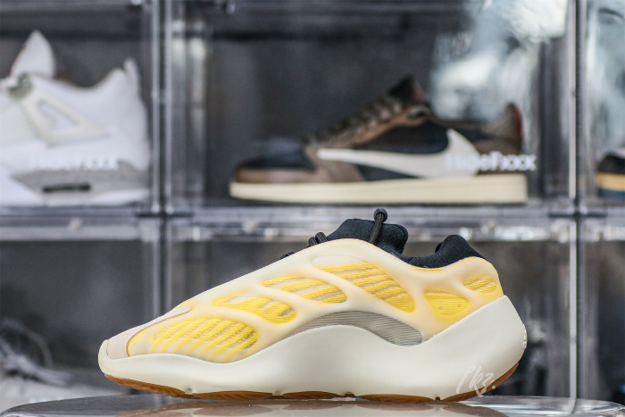 Yeezy 700 v3 “Mono Safflower  2022