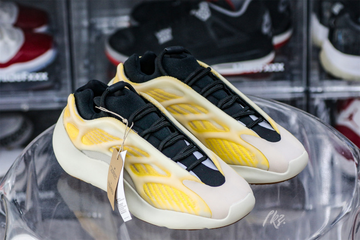 Yeezy 700 v3 “Mono Safflower  2022