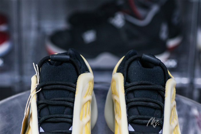 Yeezy 700 v3 “Mono Safflower  2022