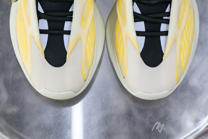 Yeezy 700 v3 “Mono Safflower  2022