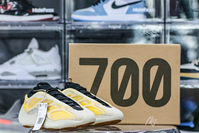 Yeezy 700 v3 “Mono Safflower  2022