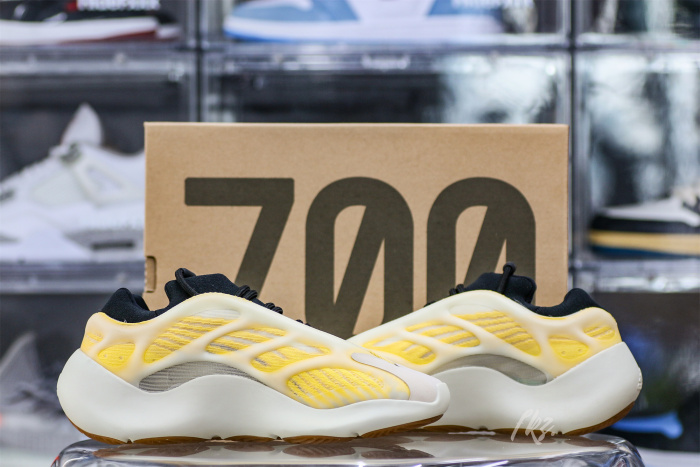 Yeezy 700 v3 “Mono Safflower  2022