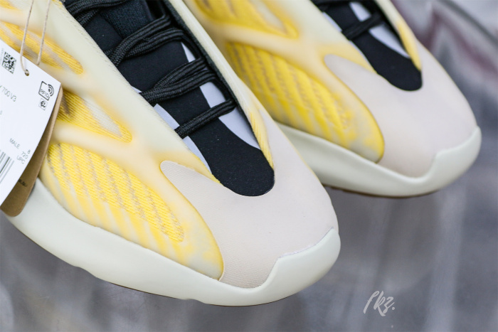 Yeezy 700 v3 “Mono Safflower  2022