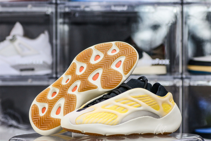 Yeezy 700 v3 “Mono Safflower  2022