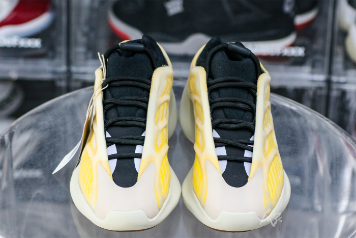 Yeezy 700 v3 “Mono Safflower  2022