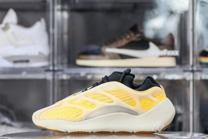 Yeezy 700 v3 “Mono Safflower  2022