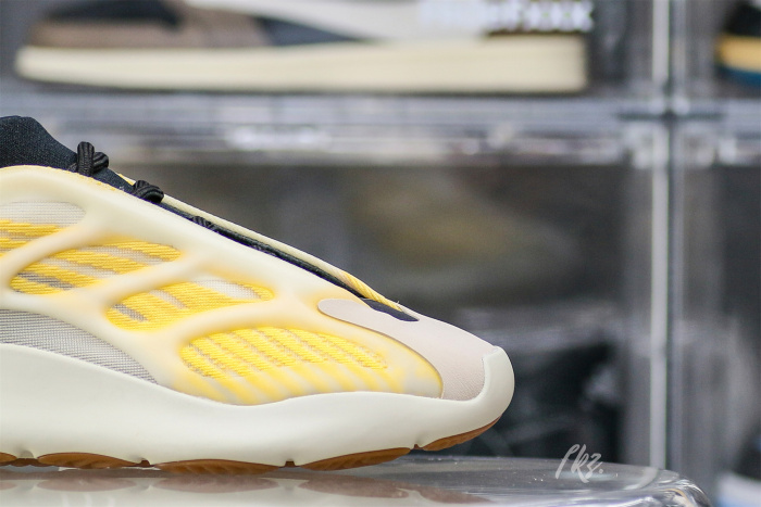 Yeezy 700 v3 “Mono Safflower  2022