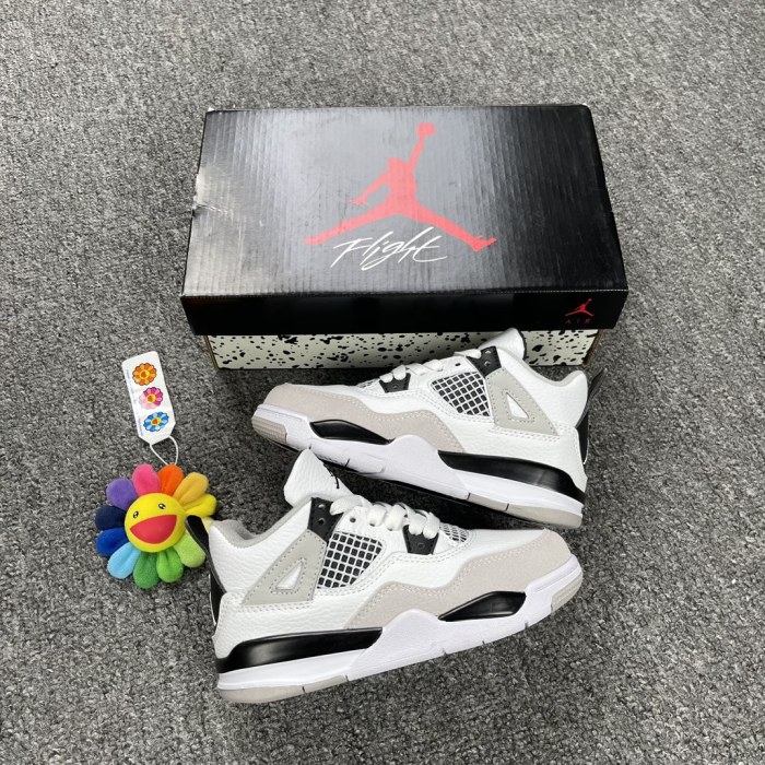 Air Jordan 4 Black Military Kid