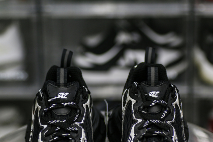 B@lenciag* 3XL Ski Sneaker in Black and white