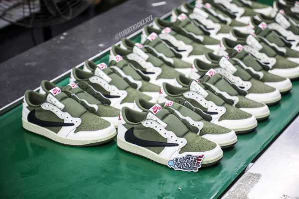 Travis Scott x Air Jordan 1 ' Medium Olive'（A1）