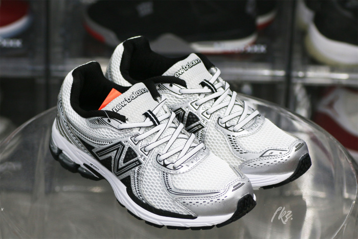 New Balance Get 860v2 White Black Silver
