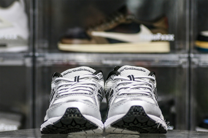 New Balance Get 860v2 White Black Silver