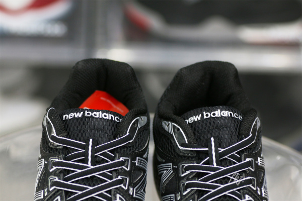 New Balance 860v2 Black Silver