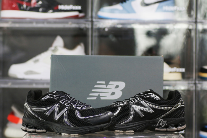 New Balance 860v2 Black Silver