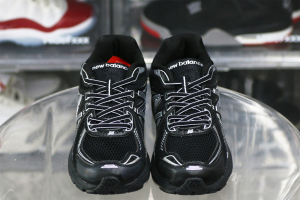 New Balance 860v2 Black Silver