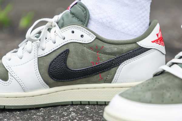 Travis Scott x Air Jordan 1 ' Medium Olive'（A1）