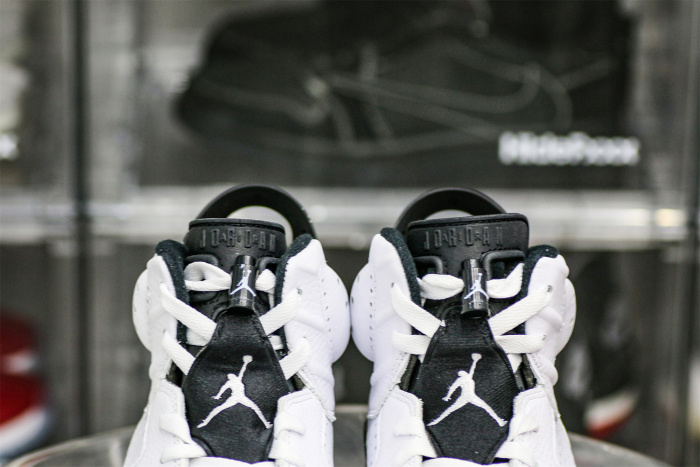 Air Jordan 6 Retro Reverse Oreo 2024