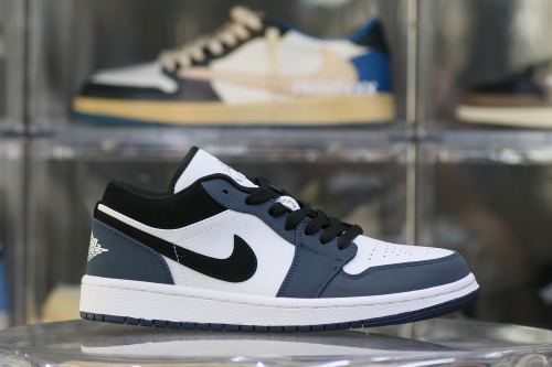 Jordan 1 Low Retro Navy