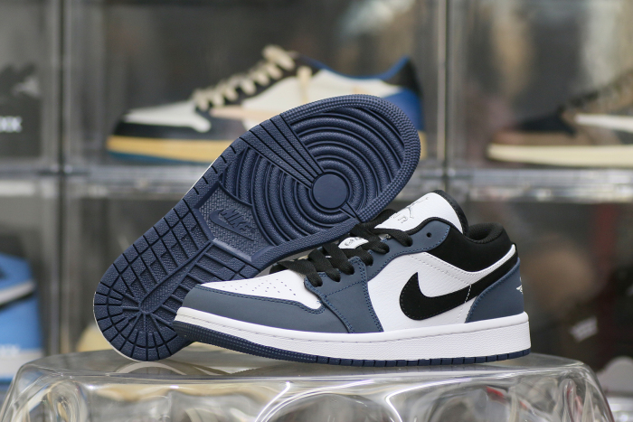 Jordan 1 Low Retro Navy