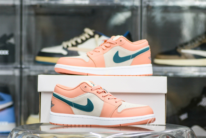 Wmns Jordan 1 Low Light Madder Root