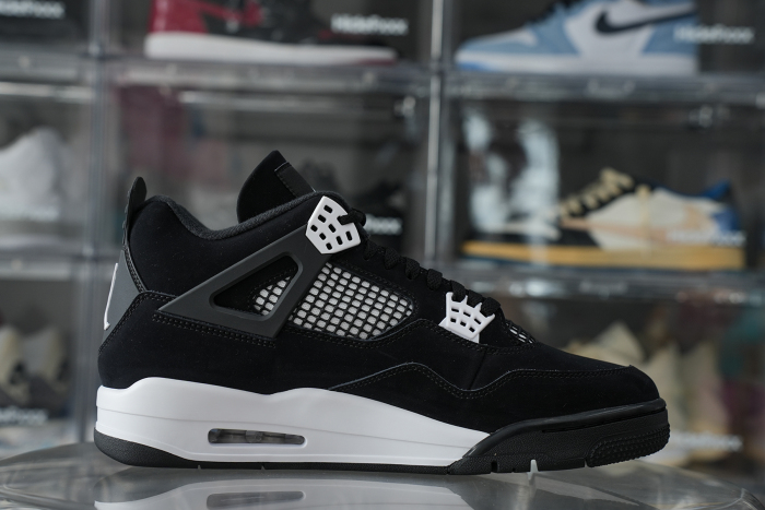 Air Jordan 4 “White Thunder”  2024 （LN5 A1 batch)