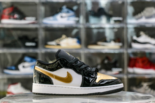 Air Jordan 1 Low SE Gold Toe