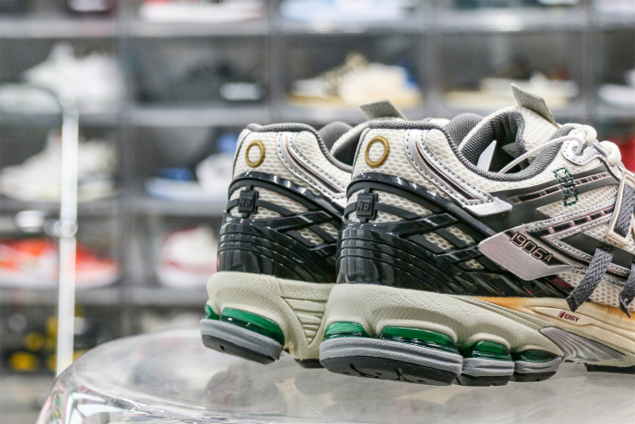 New Balance 1906A Silver Metalic Castlerock