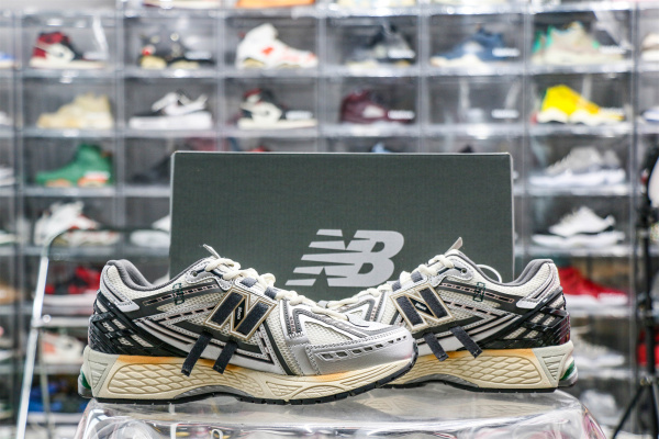 New Balance 1906A Silver Metalic Castlerock